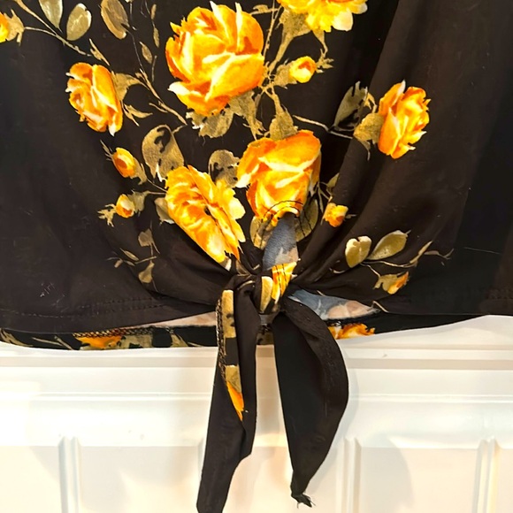 Rue 21 top. Size small - Picture 2 of 3